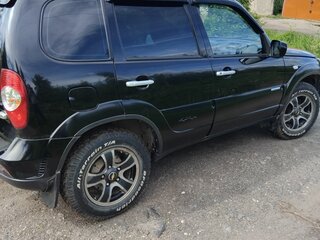 2009 Chevrolet Niva I Рестайлинг, чёрный, 340000 рублей, вид 3