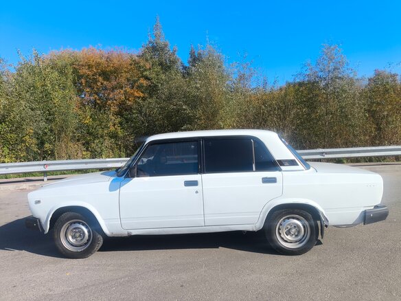 1999 Lada (ВАЗ) 2107, белый, 200000 рублей - вид 3