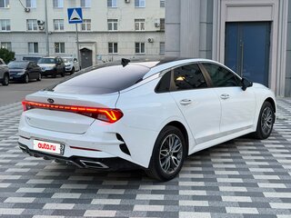 2021 Kia K5 III, белый, 2850000 рублей, вид 5