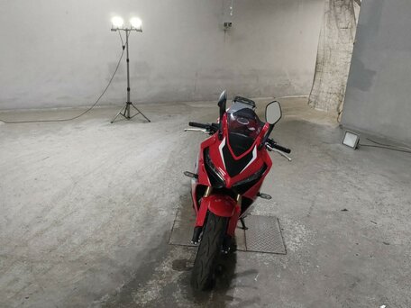 2021 Honda CBR 650R, красный, 1077000 рублей, вид 3