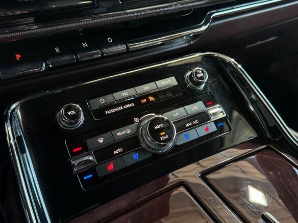 2019 Lincoln Navigator IV, чёрный, 7399000 рублей - вид 18