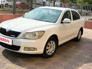 2013 Skoda Octavia II (A5) Рестайлинг, белый, 700000 рублей, вид 2