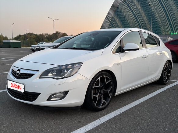 2012 Opel Astra J, белый, 945000 рублей