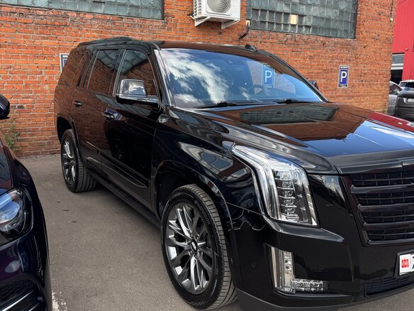 2018 Cadillac Escalade IV, чёрный, 5100000 рублей - вид 1