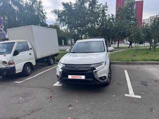 2019 Mitsubishi Outlander III Рестайлинг 3, белый, 1800000 рублей, вид 2