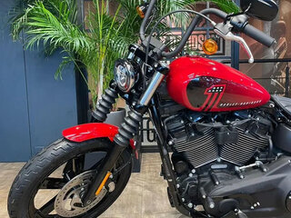 2023 Harley-Davidson Street Bob, красный, 1940000 рублей, вид 2