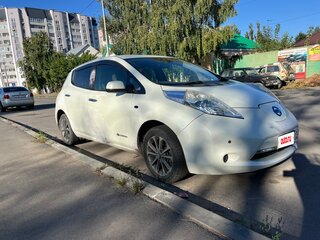 2012 Nissan Leaf (EM61) I (ZE0/AZE0), белый, 590000 рублей, вид 2