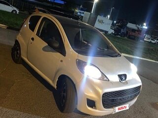 2011 Peugeot 107 I Рестайлинг, белый, 325000 рублей, вид 2