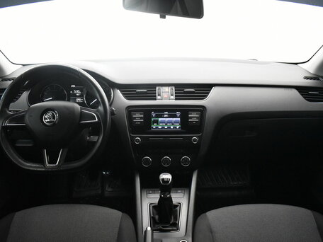2016 Skoda Octavia III (A7), белый, 1000000 рублей, вид 5