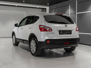 2013 Nissan Qashqai I Рестайлинг, белый, 995000 рублей, вид 4