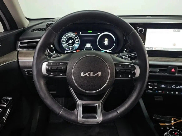 2023 Kia K5 III Рестайлинг, белый, 2400000 рублей - вид 6