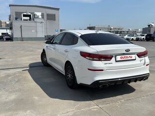 2019 Kia Optima IV Рестайлинг, белый, 1800000 рублей, вид 4