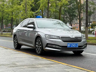 2023 Skoda Superb III Рестайлинг, серый, 1919025 рублей, вид 3
