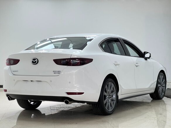 2022 Mazda 3 Axela IV (BP), белый, 1900000 рублей - вид 3