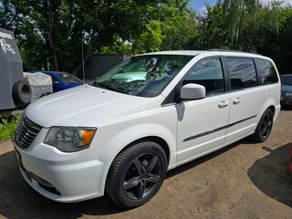 2012 Chrysler Town & Country V Рестайлинг, белый, 1350000 рублей, вид 3