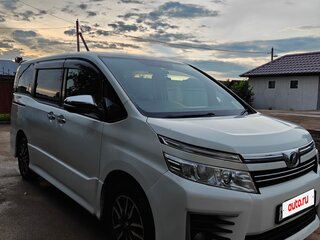 2015 Toyota Voxy III (R80), белый, 1600000 рублей, вид 3