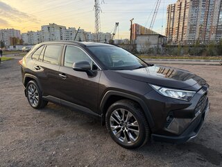 2019 Toyota RAV4 V (XA50), коричневый, 3000000 рублей, вид 3