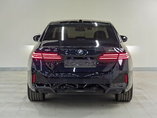 2024 BMW 5 серии 530i xDrive VIII (G60/G61/G68), чёрный, 7500000 рублей, вид 4