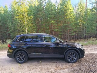 2023 Volkswagen Tiguan Allspace II Рестайлинг, чёрный, 3499000 рублей, вид 3
