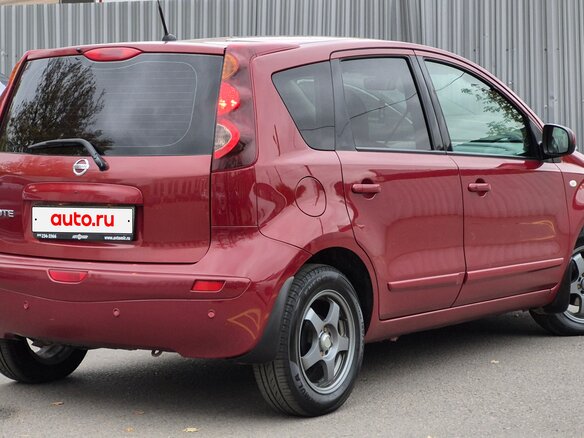 2013 Nissan Note I Рестайлинг, красный, 460000 рублей - вид 3