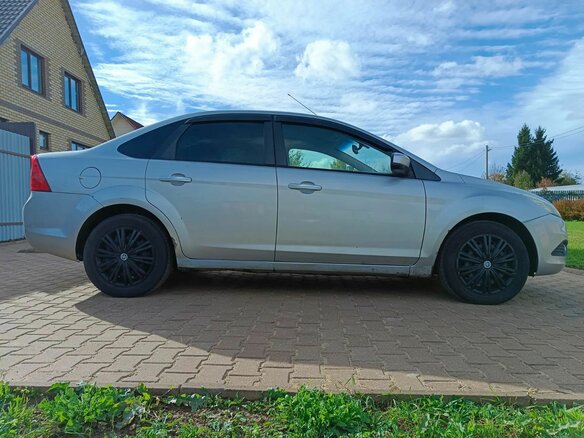 2010 Ford Focus II Рестайлинг, серебристый, 365000 рублей - вид 2
