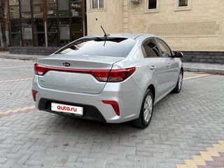 2020 Kia Rio IV, серый, 1695000 рублей, вид 4