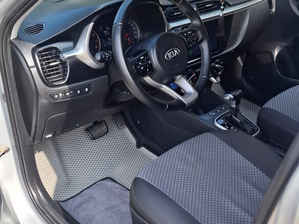 2021 Kia Rio IV Рестайлинг, серебристый, 1980000 рублей - вид 4