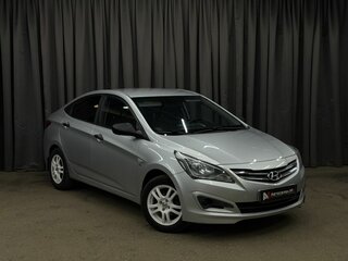 2015 Hyundai Solaris I Рестайлинг, серебристый, 679999 рублей, вид 3