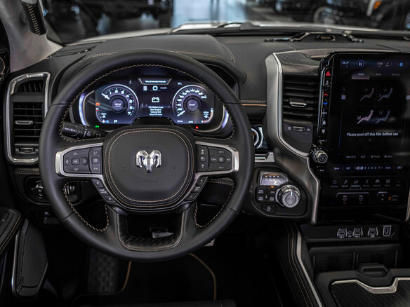 2026 Ram 1500 Crew Cab V Рестайлинг, белый - вид 31