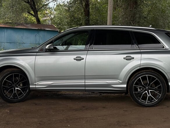 2022 Audi Q7 45 TFSI II (4M) Рестайлинг, серебристый, 5800000 рублей - вид 8