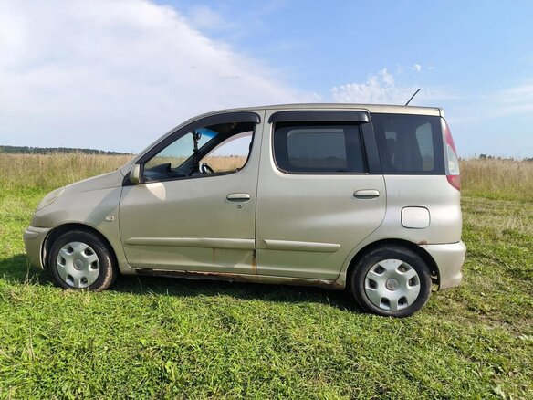 2004 Toyota FunCargo, золотистый - вид 9