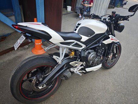2019 Triumph Street Triple, белый, 783000 рублей, вид 2