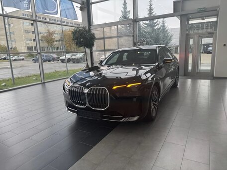 2025 BMW 7 серии 740i xDrive VII (G70), чёрный, 13200000 рублей, вид 1