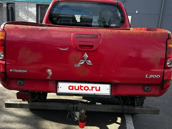 2010 Mitsubishi L200 IV, красный, 930000 рублей - вид 4