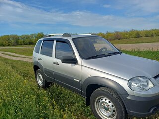 2013 Chevrolet Niva I Рестайлинг, серебристый, 550000 рублей, вид 3