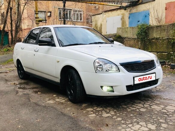 2015 Lada (ВАЗ) Priora I Рестайлинг, белый, 550000 рублей - вид 2