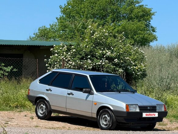 2003 Lada (ВАЗ) 21093i, серебристый, 420000 рублей - вид 2