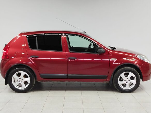 2013 Renault Sandero I, красный, 532000 рублей - вид 3