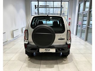 2026 Lada (ВАЗ) Niva Travel I Рестайлинг, серебристый, 1507800 рублей, вид 5