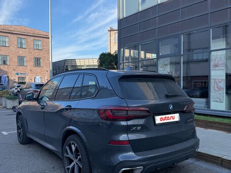 2020 BMW X5 30d IV (G05/G18), серый, 6900000 рублей, вид 4