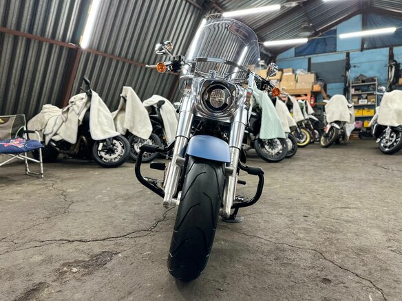 2018 Harley-Davidson Fat Boy, синий, 1990000 рублей - вид 7