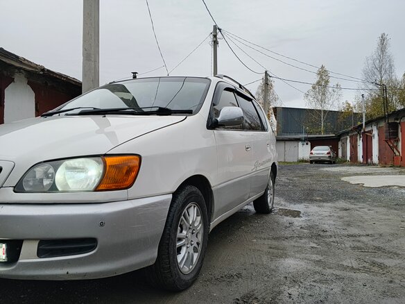 1997 Toyota Ipsum I (M10), белый, 350000 рублей - вид 1