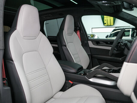 2026 Porsche Cayenne GTS III Рестайлинг, серый, 25400000 рублей, вид 2