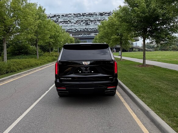 2025 Cadillac Escalade V Рестайлинг, чёрный, 19800000 рублей - вид 3