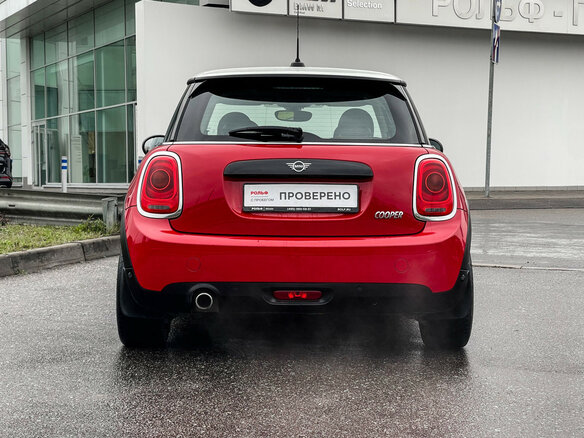 2018 Mini Hatch Cooper III (F55/F56) Рестайлинг, красный, 1819000 рублей - вид 5