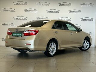 2013 Toyota Camry VII (XV50), бежевый, 1539000 рублей, вид 2