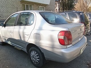 2002 Toyota Platz, серый, 300000 рублей, вид 4