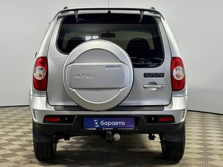 2011 Chevrolet Niva I Рестайлинг, серебристый, 520000 рублей, вид 4