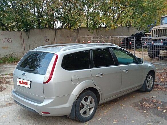 2010 Ford Focus II Рестайлинг, серый, 790000 рублей - вид 2