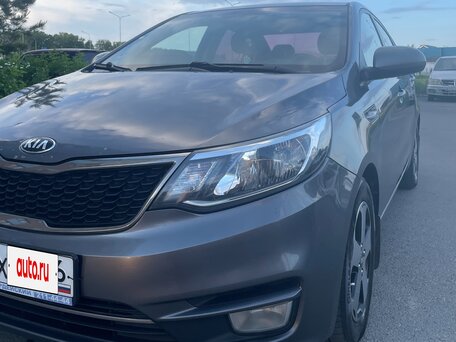 2015 Kia Rio III Рестайлинг, серый, 700000 рублей, вид 1